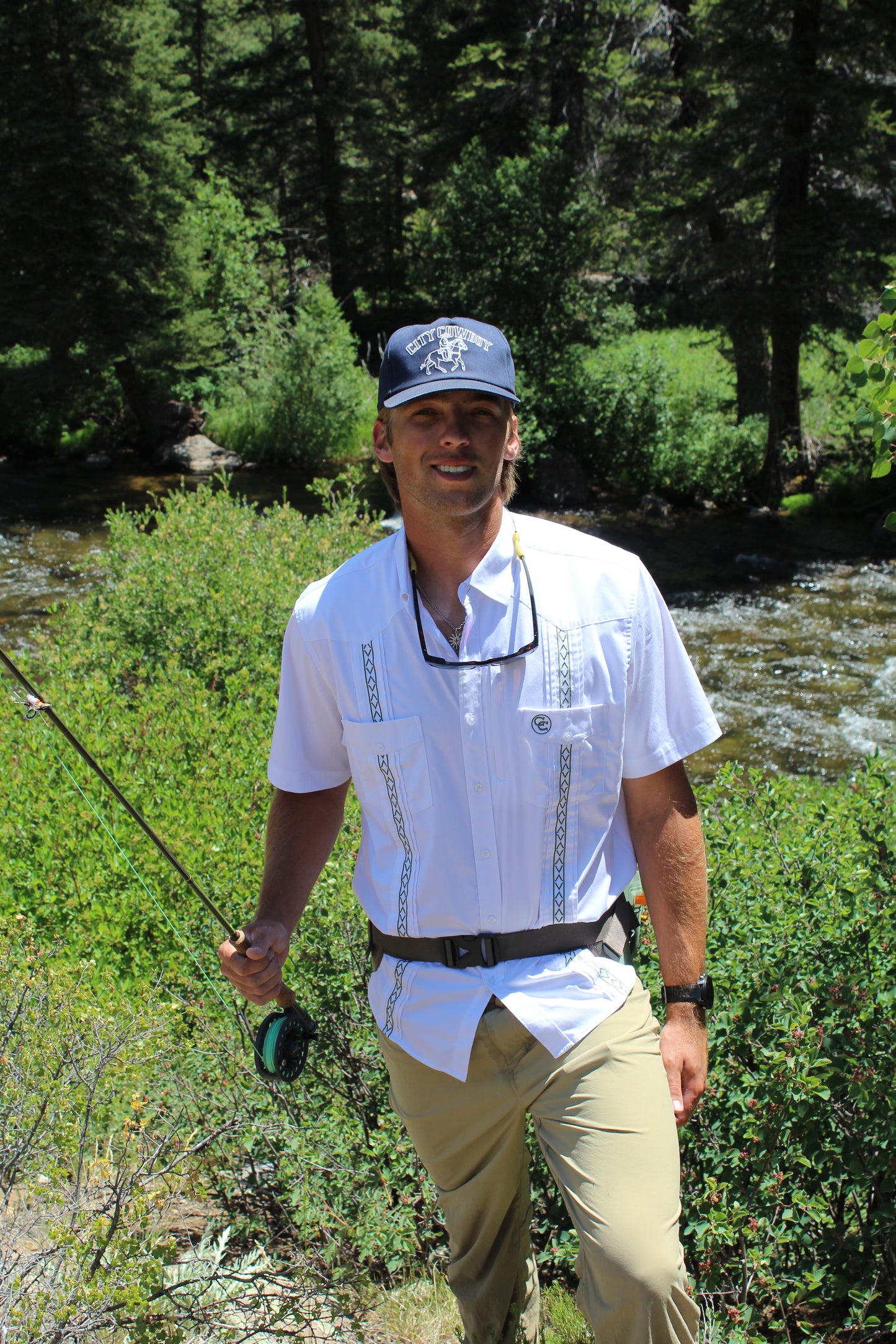 The Amigo Guayabera (White/Green)